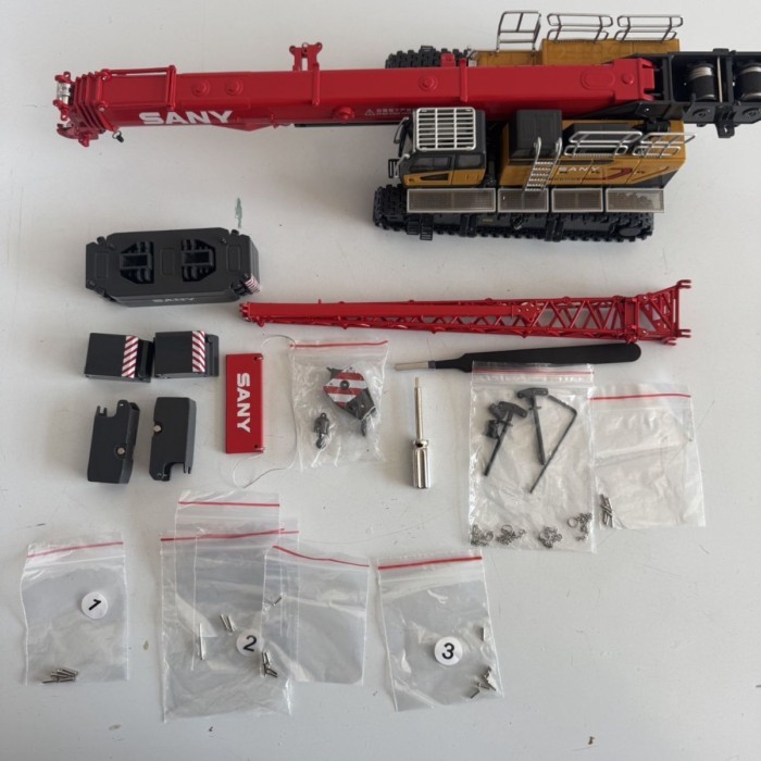 1: 50 31 Heavy Industry STB1000T5-8 Retractable Arm Track Crane Model SANY Original Alloy Car Model
