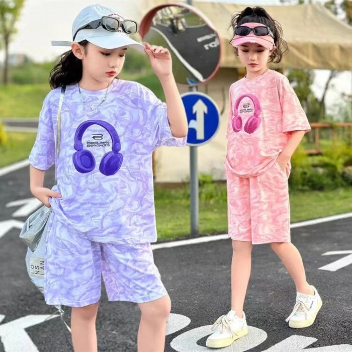 Akaki🌼 ชุดกีฬาฤดูร้อนสำหรับเด็กผู้หญิงปี 2026 สไตล์ใหม่เสื้อลำลองแขนสั้นและกางเกงขาสั้นเด็กขนาดกลา