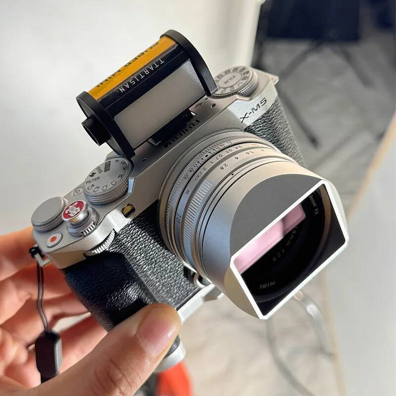 Screw-on Metal Square Lens Hood สําหรับ VOIGTLANDER ELTRON 27mm F2 COLOR-SKOPAR 18mm F2.8 มาพร้อมหมว