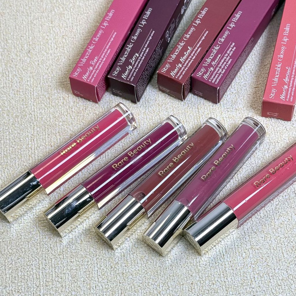 ☪ in  stock Rare Beauty Mirror Lip Glaze Nearly Neutral Milk Tea สีนู้ด ลิปสติก Selena