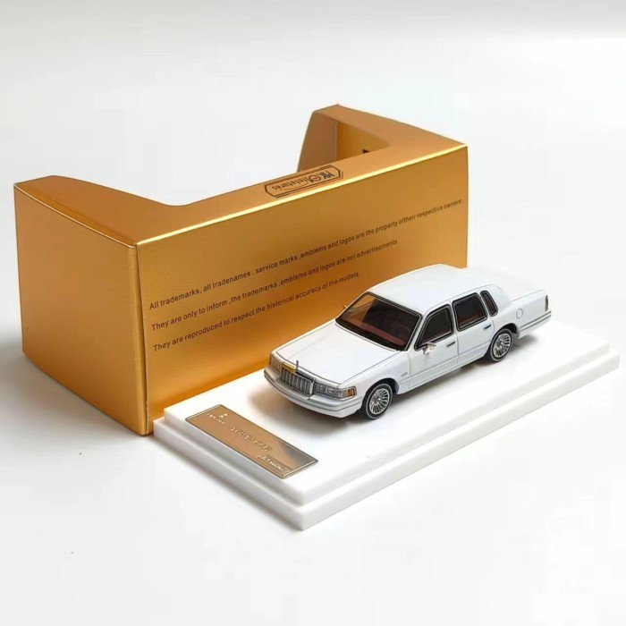 1: 64 2025 Lincoln Town รถ Lincoln Town รถจําลองรุ่นรถตกแต่ง