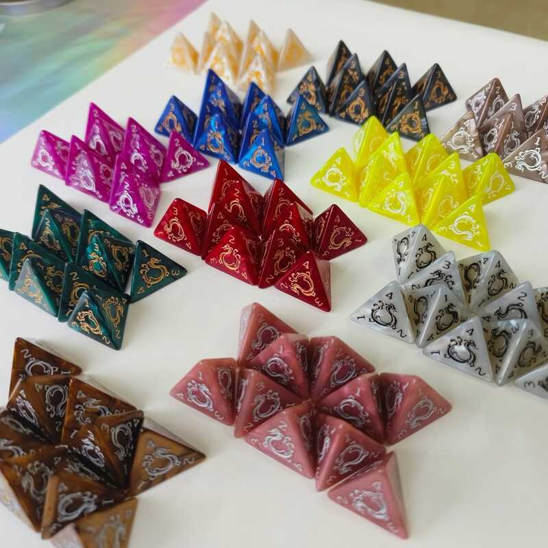 ที่ไม่ซ้ํากัน 4 ด้านมังกรรูปแบบลูกเต๋า DND Dragon Element D4 Multi-Faced Dragon Dungeon ตารางเกมรูปแ