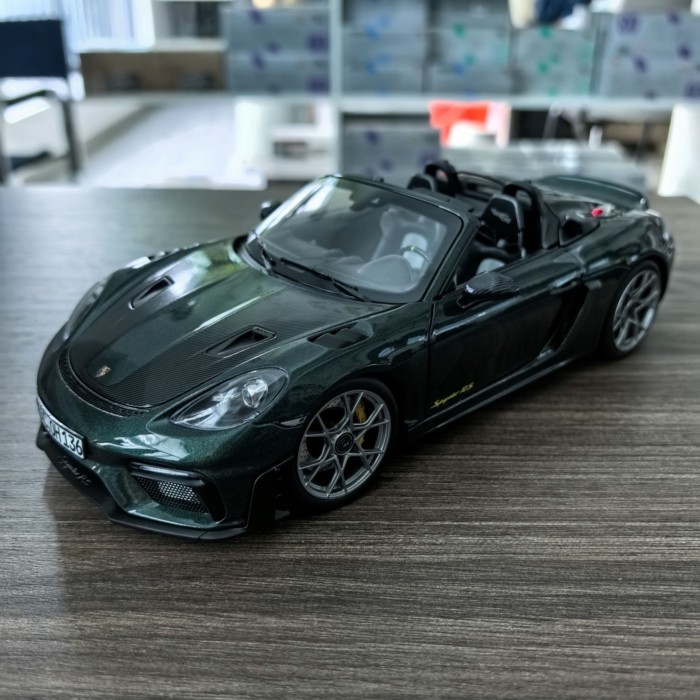 NOREV Norwell 1: 18 Porsche 718Spyder RS 2023 จําลองรถรุ่นตกแต่งรถ