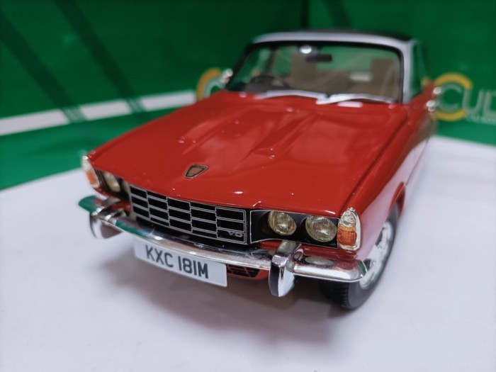 Cult 1 18 Rover Land Rover รถสี่ประตูรุ่น Rover P6B 3500 V8 1976 สีแดงสีดํา