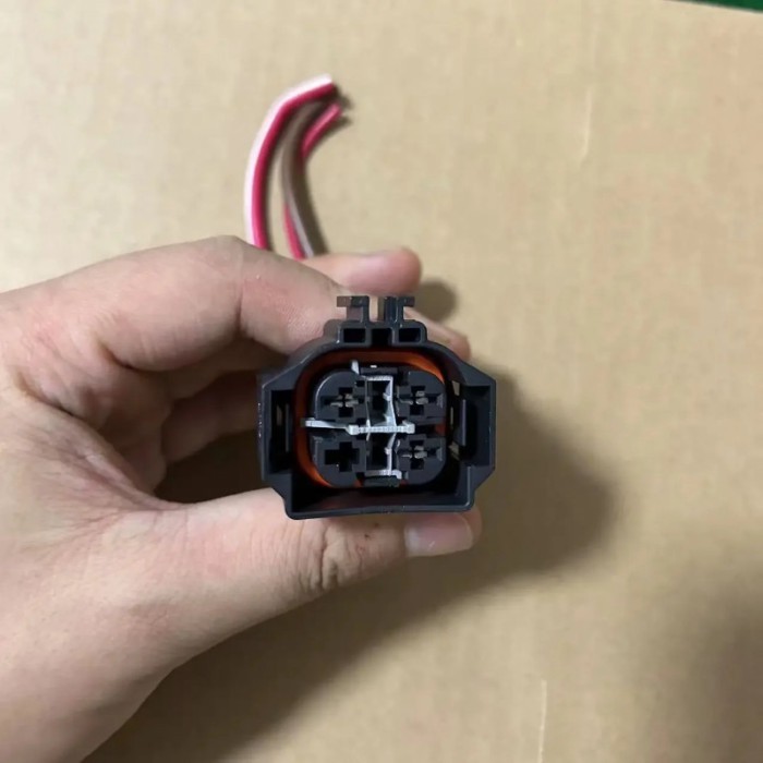 For BMW 3 Series 5 Series 7 Series E90 E60 E66 F18 F20 X5 X6 Electric Fan Connector Electronic Fan