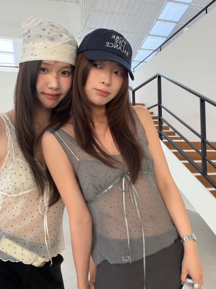 เสื้อกั๊กจุดขาวดำสไตล์ปอลคอดอทสำหรับต้นฤดูใบไม้ผลิ