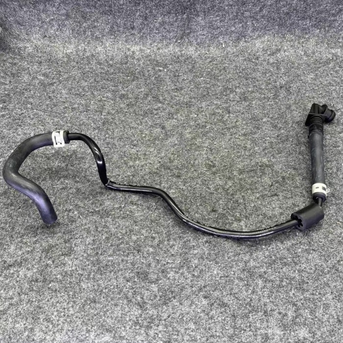 New Vent Hose For A UDI A4 Allroad Quattro A6 Avant S6 A7 Sportback OEM:06L121081E 06L 121 081 E