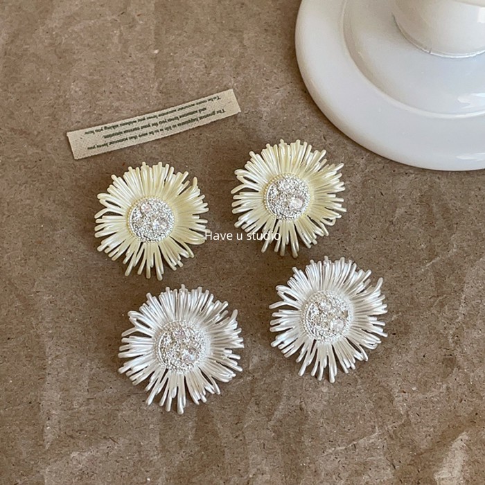 ต่างหูสไตล์ Studio Ins และ Sunflower Zircon ในแบบ Mori สำหรับเทรนด์แฟชั่นและสวมใส่ง่ายทุกโอกาส