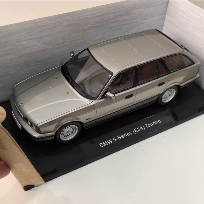 MCG 1/18 BMW 5 E34 Touring 530i โมเดลรถอัลลอย ไม่เปิดประตู ห้าม Steer