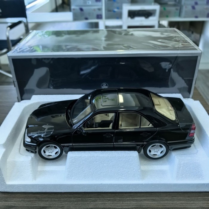 คลังสินค้าพร้อม NOREV Norwell 1: 18 Mercedes-Benz C36 AMG 1993 รุ่นจําลองรถคอลเลกชันเครื่องประดับรถ