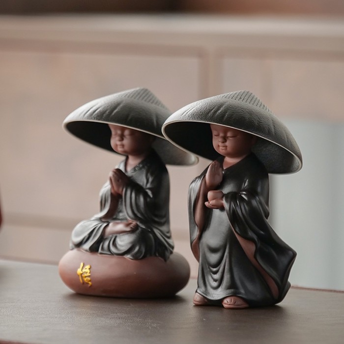 High-End เซรามิคหมวกท่อระบายน้ํา Creative Little Monk กรองชาถาด Zen เครื่องประดับทํา Fair ถ้วยทรายสีม่วงชุด
