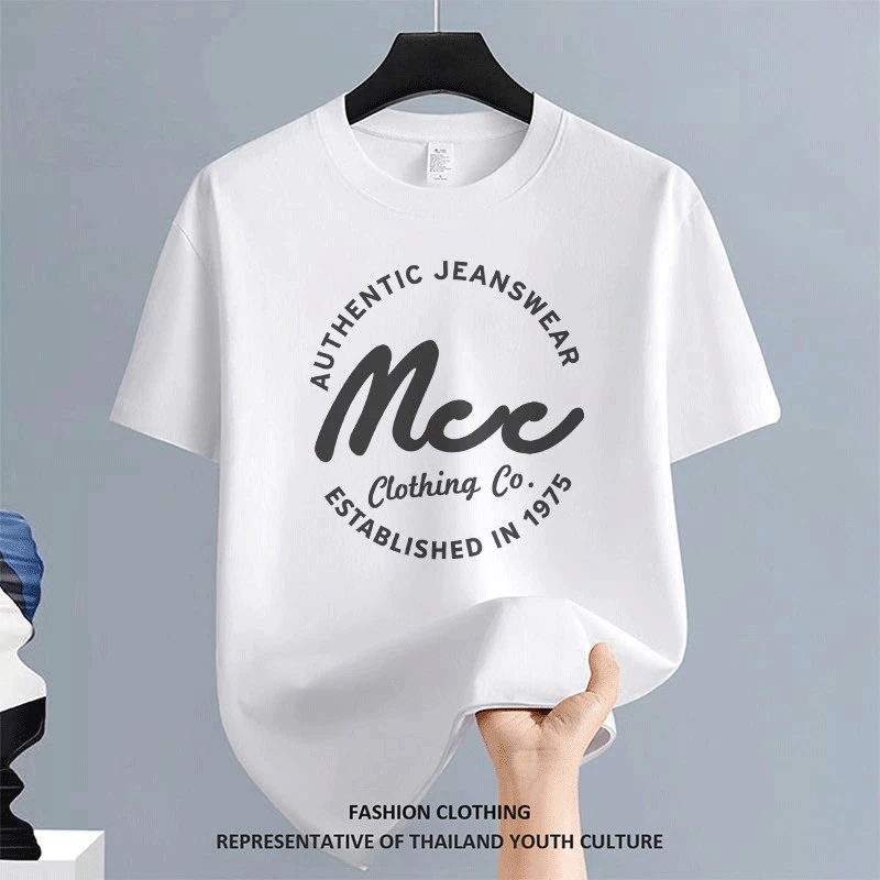 1330 CASUAL Christmas สีขาว-ดำ ผู้ชาย สตรีทแฟชั่น ลายการ์ตูน สีดําแขนสั้น คอกลม เสื้อยืด NEW YEAR OVERSIZE COOL