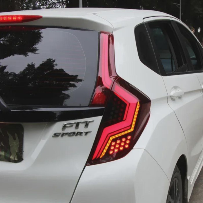 Car LED Taillights For Honda JAZZ FIT GK5 2014 2015 2016 2017 2018 Auto Rear Running Lamp Brake Rev