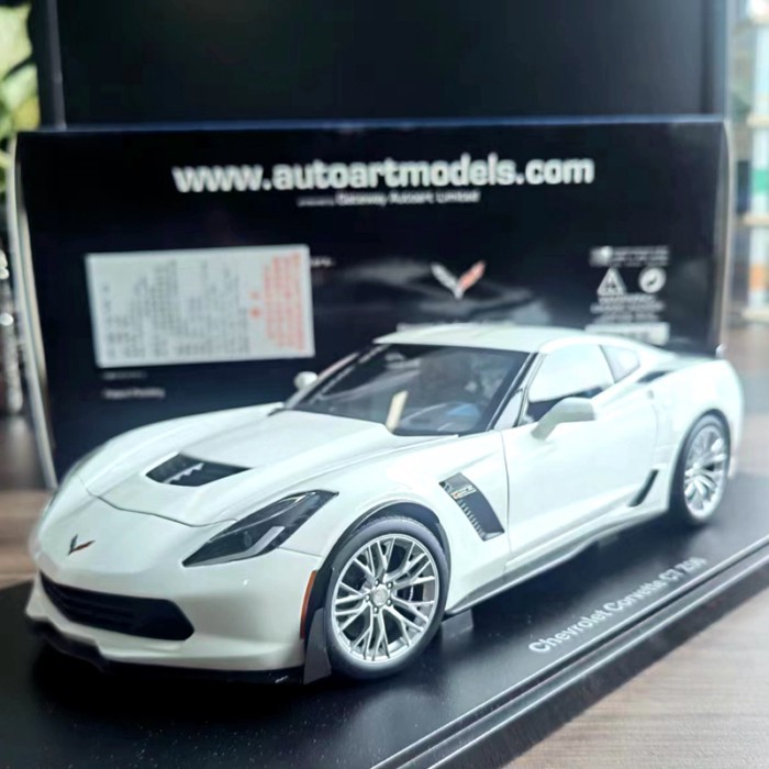 AUTOart AUTOart 1: 18 Chevrolet Corvette C7 Z06 โมเดลรถจําลองคอลเลกชันตกแต่งรถ