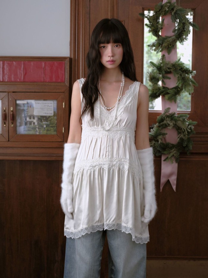 เสื้อกั๊กและกระโปรงสไตล์ฝรั่งเศส vintage โรแมนติก ลายลูกไม้แบบดีไซน์พิเศษ และกระโปรงทรงป่อง