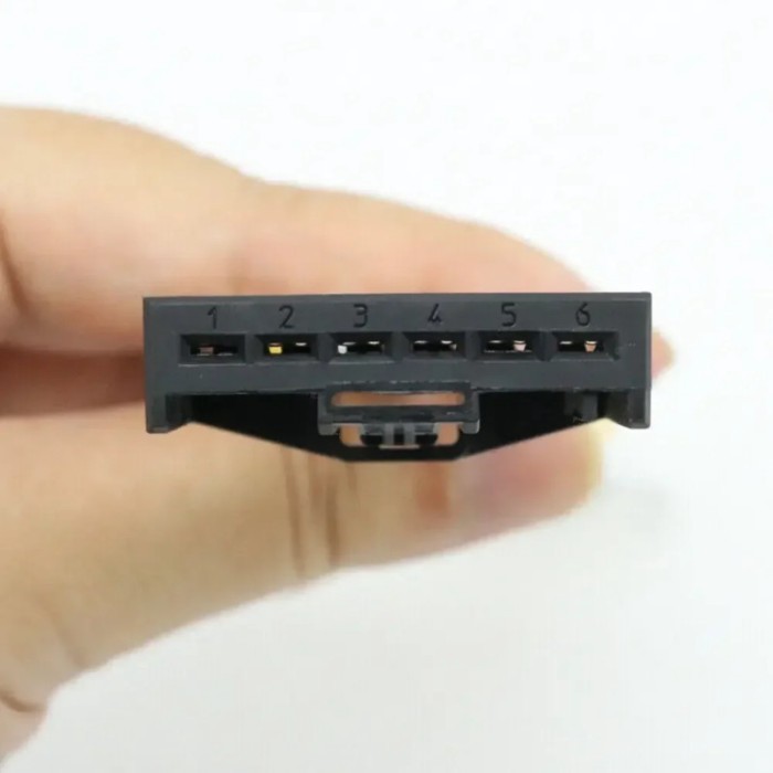 Taillight Socket Harness Cable Wire Connector Plug For BMW 1 3 5 6 7 Series X1 X3 X5 Z3 Z4 Z8 i3 i8