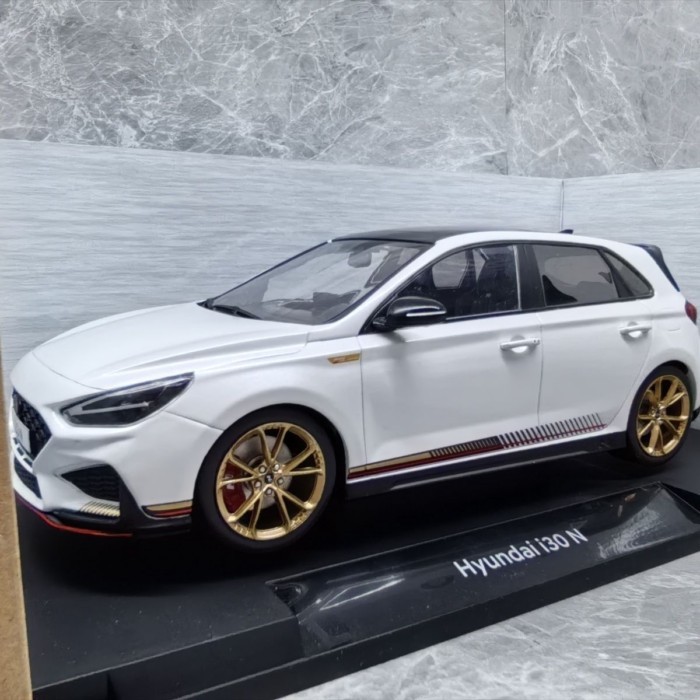 MCG 1/18 HYUNDAI i30 N SUV HYUNDAI รถรุ่นโลหะผสมไม่เปิดประตูอย่า Steer