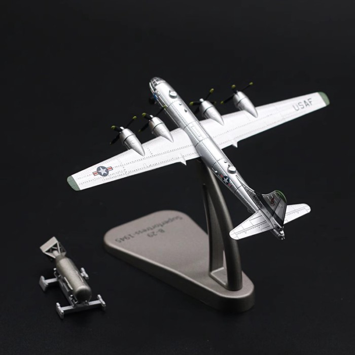1/300 American World War II B29 ฟรี Little Boy ระเบิดนิวเคลียร์ 1: 144B-25 Mitchell Bomber เครื่องบิ