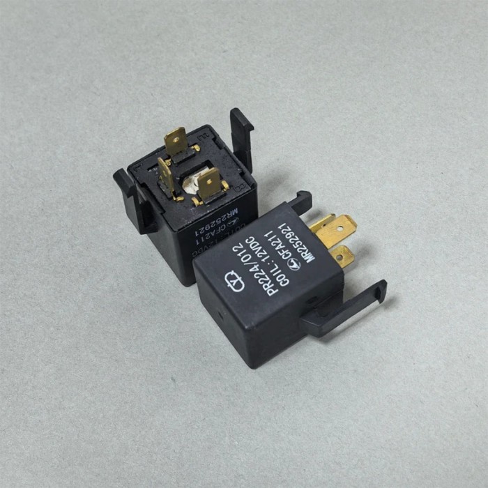 1pc For Mitsubishi Pajero V3 V33 Flash Car Relay Turn Signal Relay MR252921