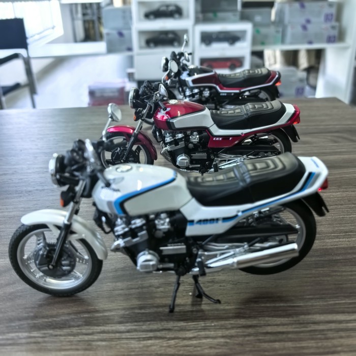 ชิงเต่า 1: 12 Honda Honda CBX400F รถจักรยานยนต์จําลองรุ่นรถคอลเลกชันรถจักรยานยนต์เครื่องประดับ