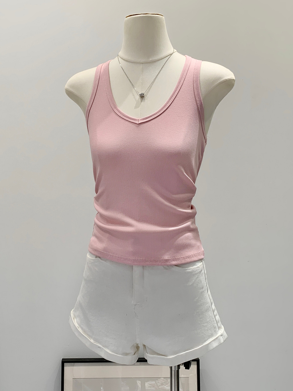 เสื้อชั้นในสตรีแบบสกินนี่ แขนกุด คอลำลอง สีทึบเต็มยีน99505