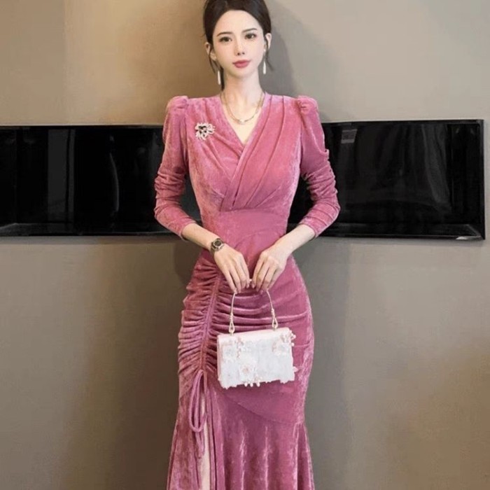 สถานียุโรปผู้หญิงสไตล์ใหม่ชุดราตรี High-End หรูหรา Niche สีชมพู High-End อารมณ์ชุดยาว