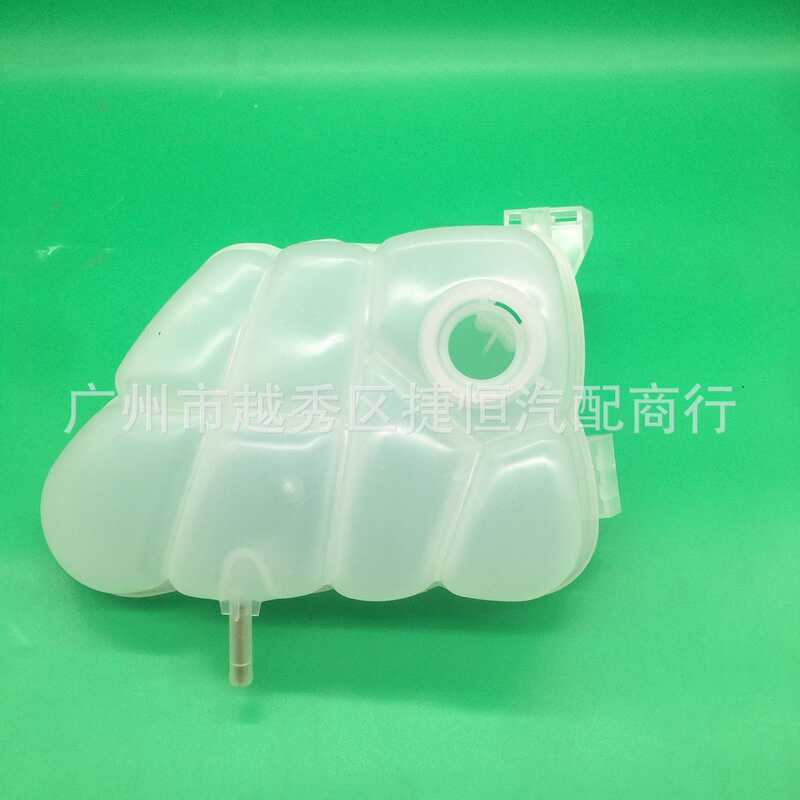 EJ7Z8A080B ถังน้ําเสริมขวดน้ําเสริมถังน้ําขวดน้ําขนาดเล็กเหมาะสําหรับ Lincoln MKC