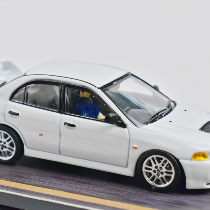 Hobby Japan 1: 64 Initial D Mitsubishi EVO 3 EVO 4 พร้อมตุ๊กตาโมเดลรถโลหะผสม