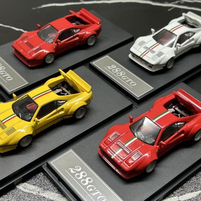 พร้อมสต็อก Hone รุ่น 1: 64 Ferrari Horse Leap 288 GTO สีแดงเปิดฝาครอบจําลองรถรุ่น