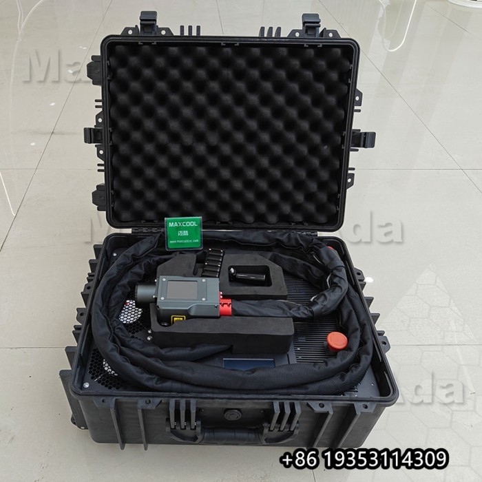 Perfect Laser CNC Suitcase Laser Old Metal Paint Removing Portable 100 Watt JPT Fiber Laser Rust Re