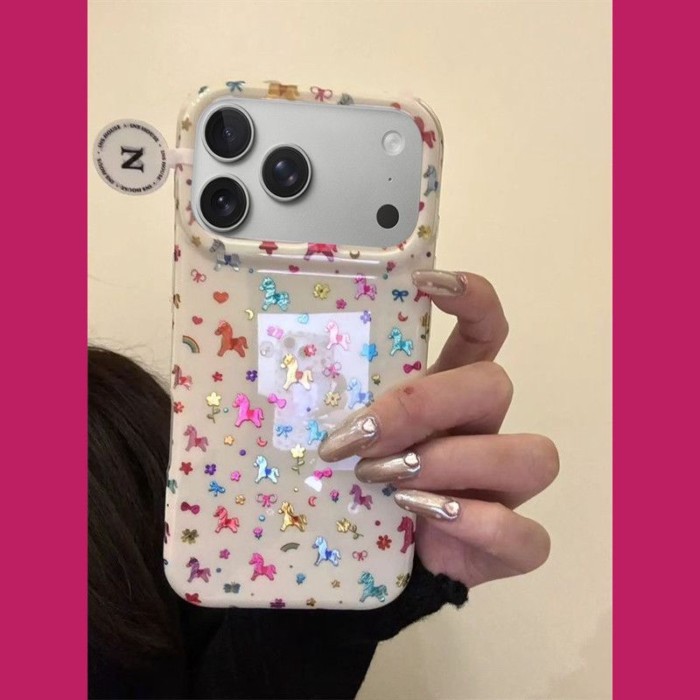 Gilt Graffiti Pony เหมาะสําหรับเคสโทรศัพท์ iPhone17promaxs16 112MIN