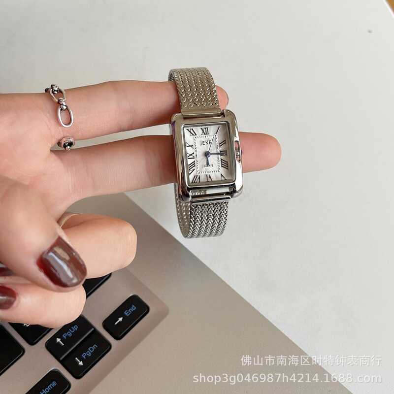 IEKE ระบายน้ํา All-Match Square Watch สุภาพสตรีโรมัน Retro ข้าวสาลีหูนาฬิกาประณีต