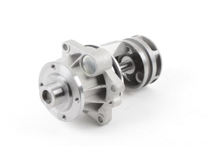 1 piece Engine Water Pump For BMW M3 M5 M6 11517838201