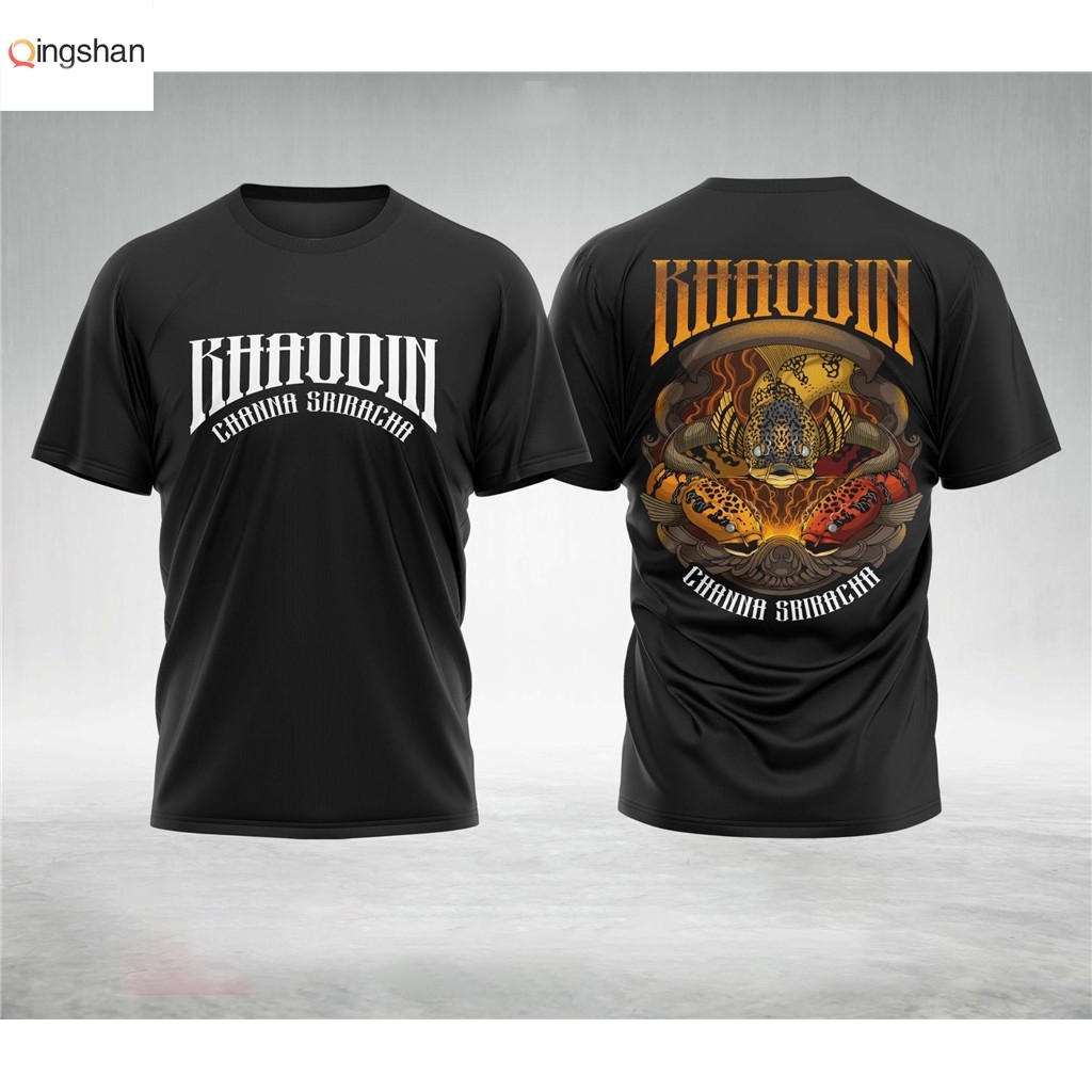 นี่คือเสื้อยืดดำ "Channa Sriracha" จาก Uptoyou