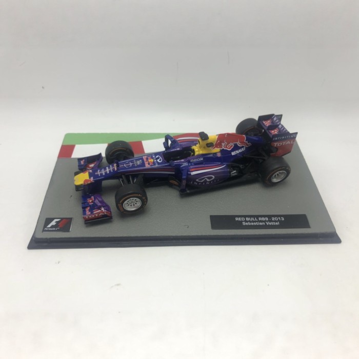 พร้อมสต็อก 1: 43 รถรุ่น IXO Wittle F1 Red Bull Fleet 2013 RB9 รถรุ่น PANINI