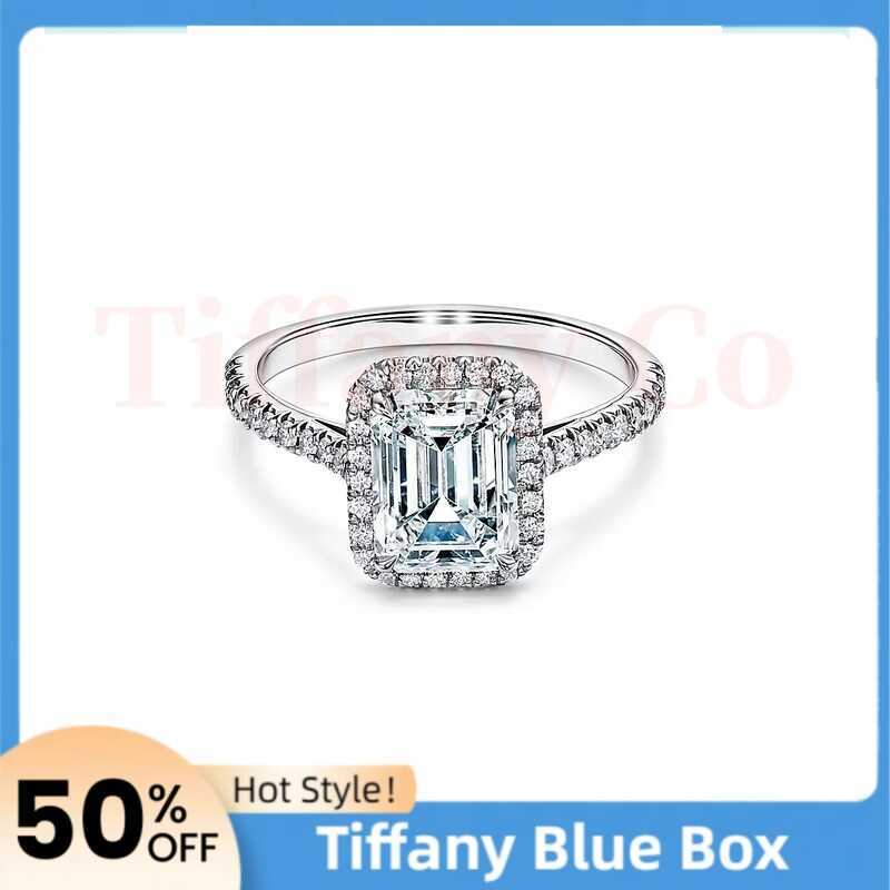 แหวน Soleste Emerald-Cut Halo Tiffany & Co. แพลตินัม แหวนหมั้นและใส่ประจำวันที่สง่างามทันกาลเวลา