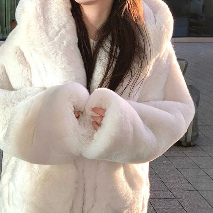 2025 สไตล์ใหม่ความยาวกลางหนา Furry French Faux Fur Plush Coat Furry Coat ผู้หญิงฤดูหนาว