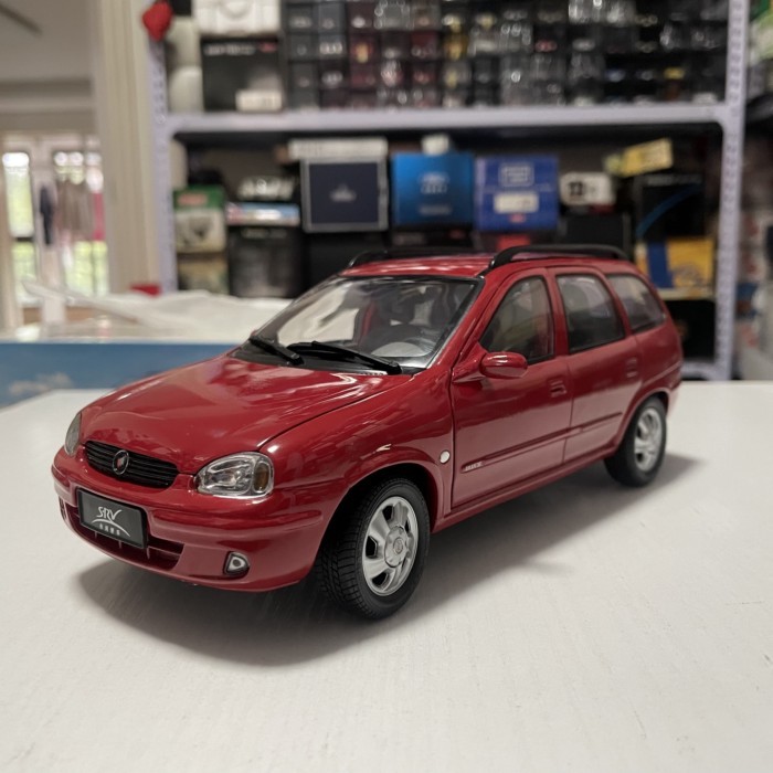 1: 18 โรงงานเดิม Buick Sail Universal Buick Sail SRV สถานีรถ SCX รุ่นรถสีแดง