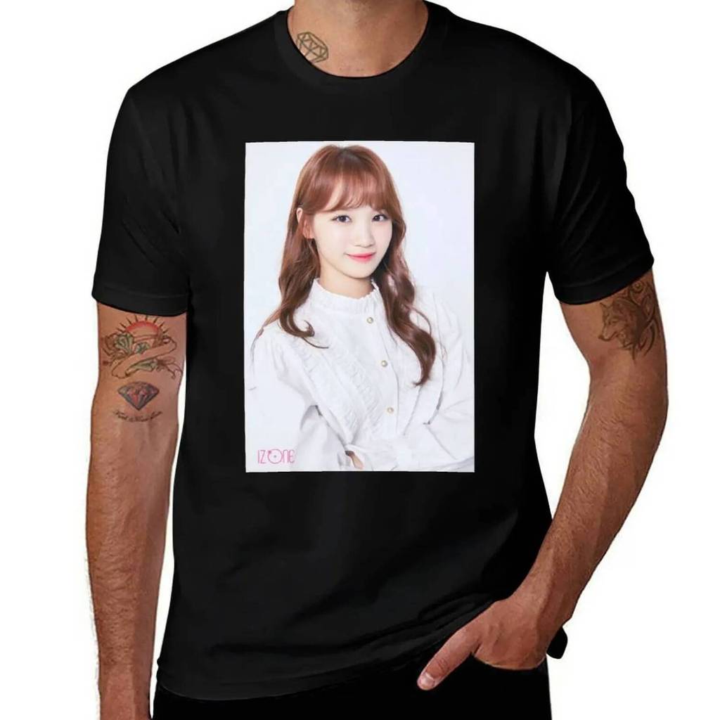 เสื้อยืด CHAEWON ออกแบบกราฟิกสำหรับผู้ชาย เหมาะสำหรับฤดูร้อน IZONE
