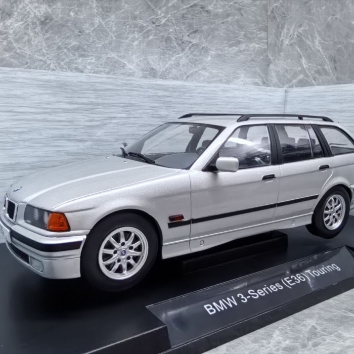 Solid 1/18 BMW E36 Touring BMW Car Model Alloy No Door Opening No Steering