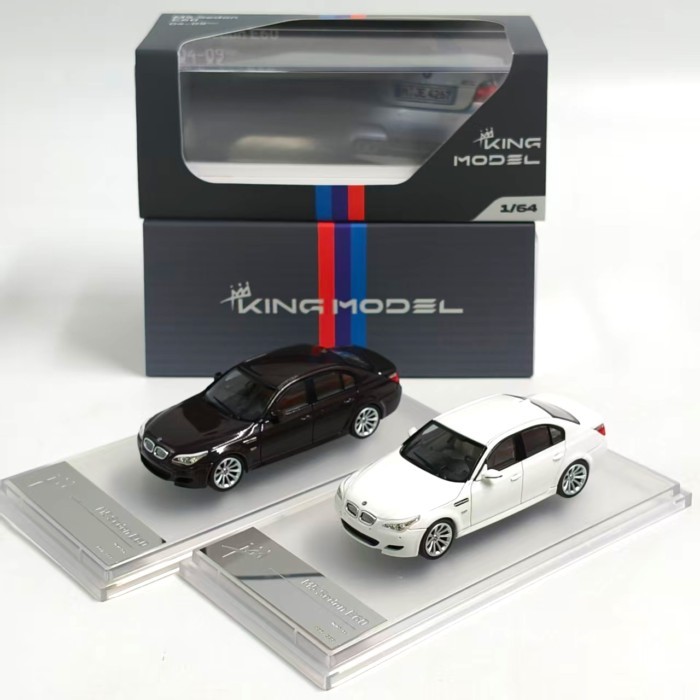 KING MODEL 1: 64 BMW M5 E60 จําลองรถรุ่นคอลเลกชันเครื่องประดับ Limited Edition รถรุ่น