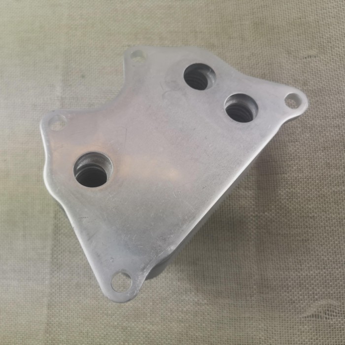 ENGINE OIL COOLER for  A3 A4 ALLROAD A5 A6 Q3 VW BEETLE 06J 117 021J   06J 117 021D  06J 117 021P