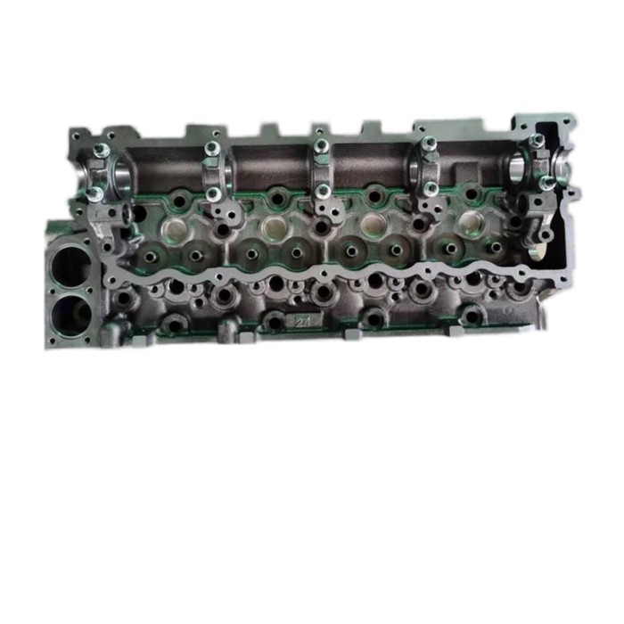 Auto Engine Parts  Engine Cylinder Head 4HG1 Four-cylinder Cast Iron Cylinder Head for Japan Isuzu