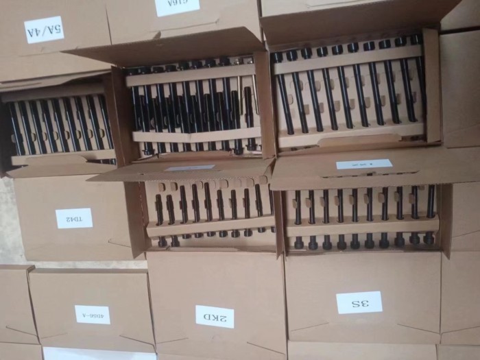 zd30 zd30ddti cylinder head bolt for nissan engine head screws 11057-2w200