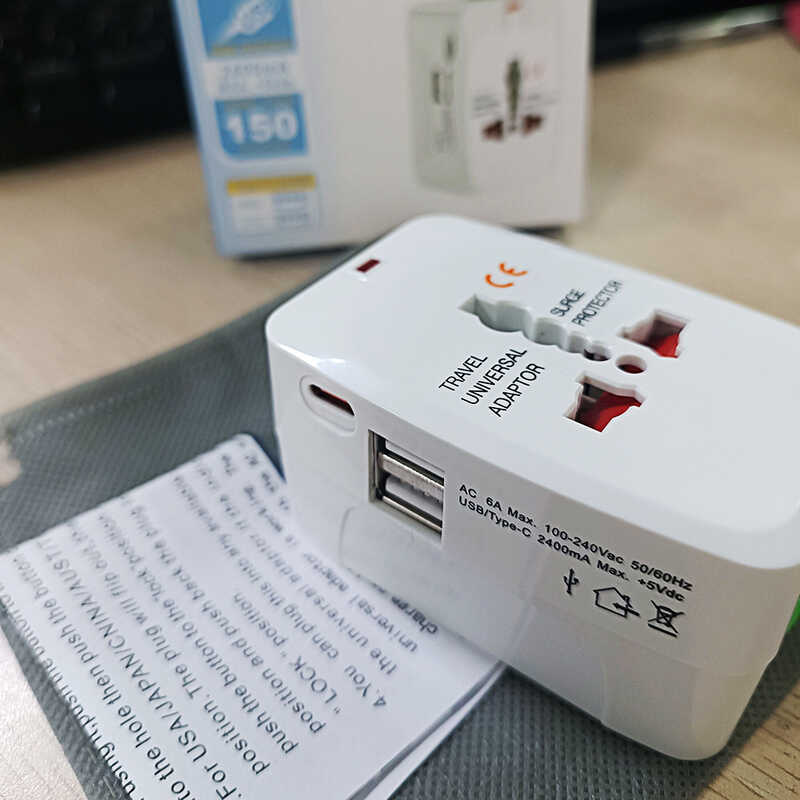 931 Universal Multi-Function Conversion Socket Dual USB + type-c Travel Converter 2.4A 5V ชาร์จ