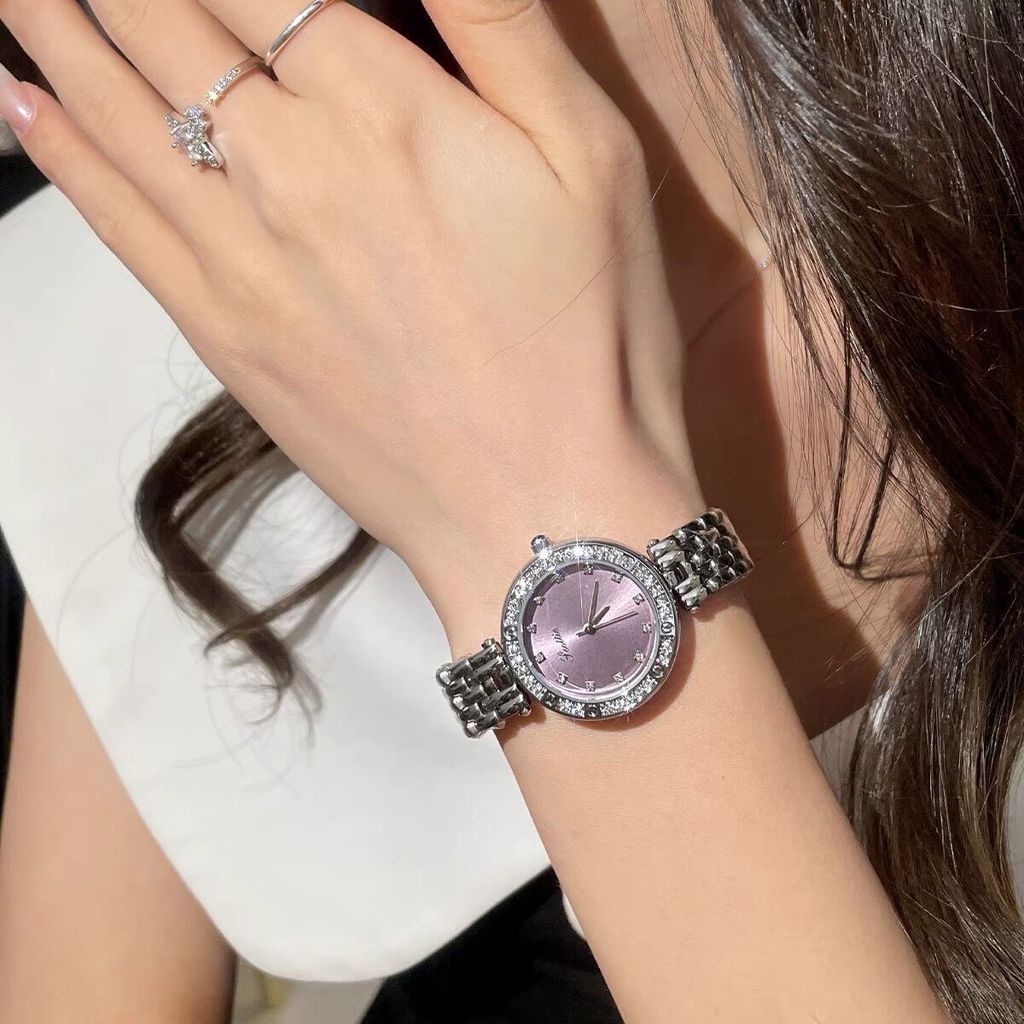 2026 แฟชั่นกีฬาแฟชั่นกีฬา scottie9562d สไตล์ใหม่ Steel Band สีม่วงนาฬิกาผู้หญิง Niche Diamond สุภาพส