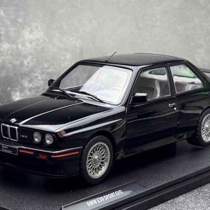Solido 1/18 BMW M3 E30 EVO sport Alloy Car Model Two-Open Door Steerable