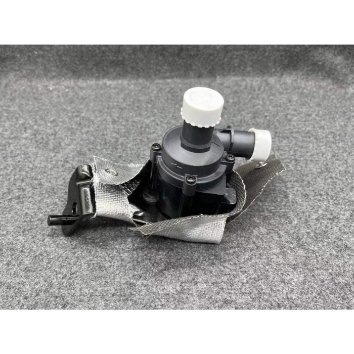 Free Shipping Additional Auxiliary Water Pump 5Q0965561B 5Q0 965 561 B For V W Golf Passat Skoda Se