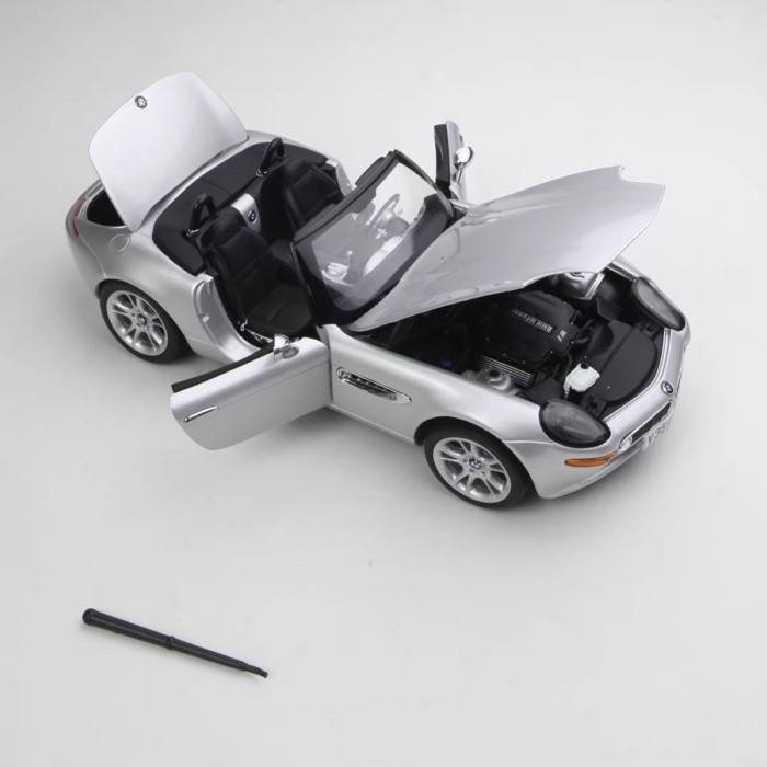 Kyosho Kyosho 1 18 BMW Alloy Convertible Model BMW Z8 Silver 007 เวอร์ชั่นภาพยนตร์