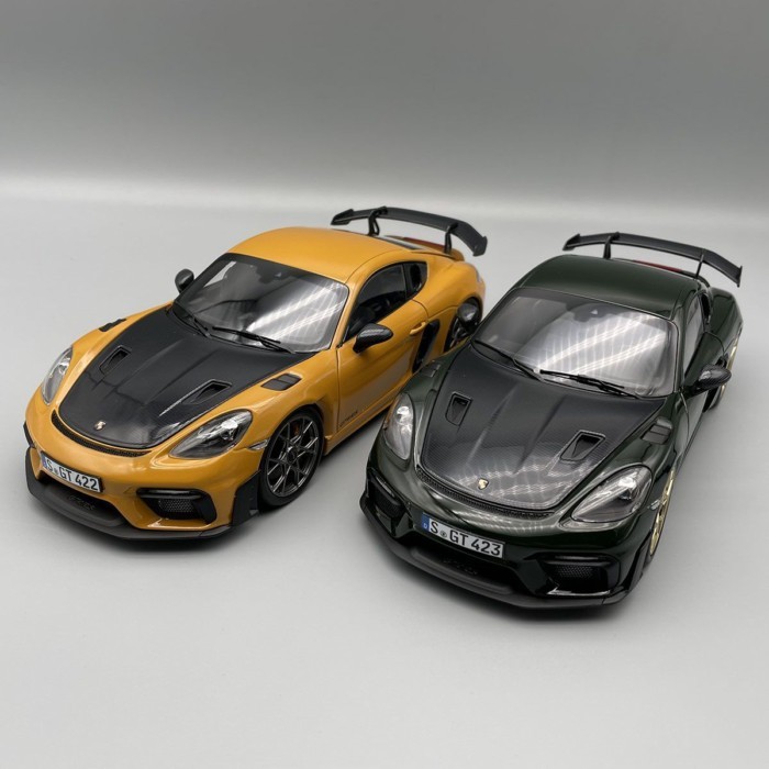 คลังสินค้าพร้อม NOV 1: 18 Porsche 911 GT4 RS Cayman Alloy Full Open Car Model Collection เครื่องประด